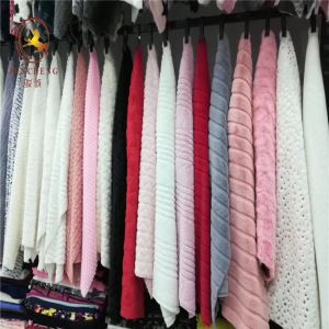 Tissu avec des jouets en peluche